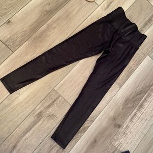Carbon38 shiney black leggings
